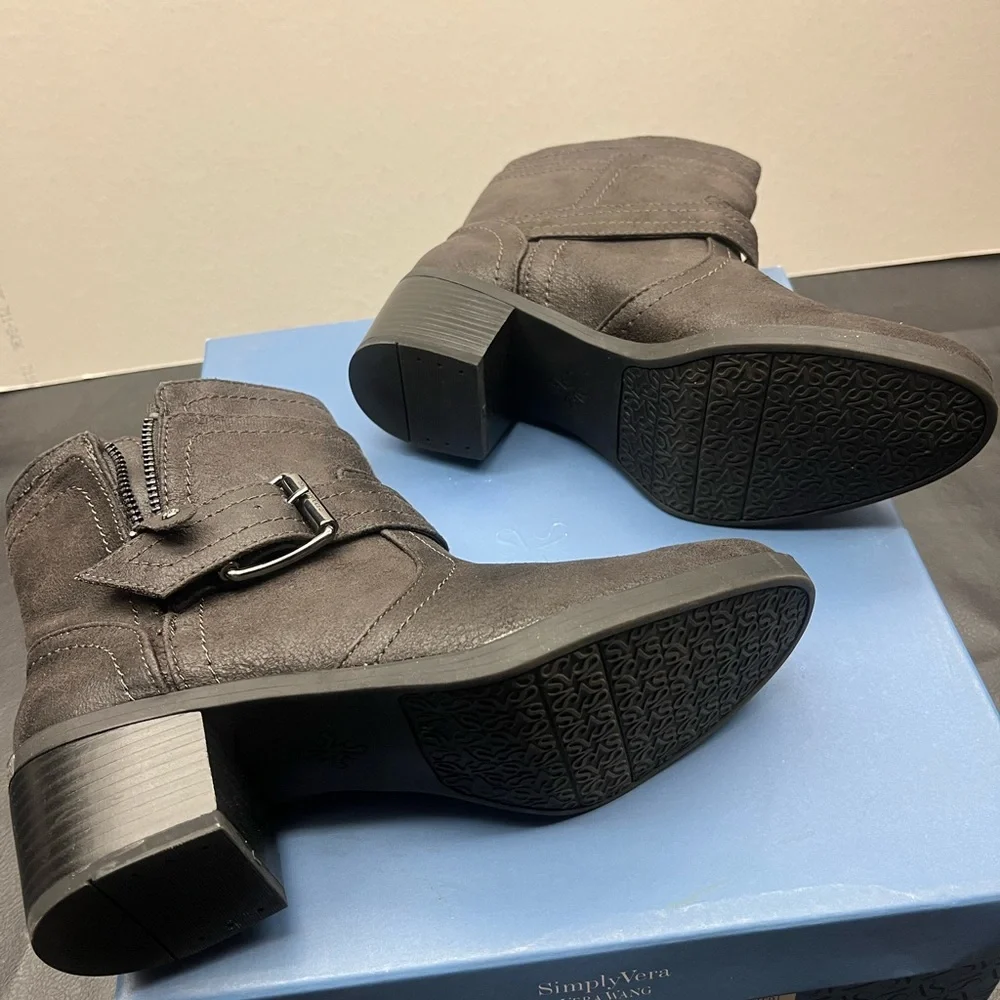 Simply Vera Wang - Size: 6.5 - Brand new in box - Picture 5 of 10